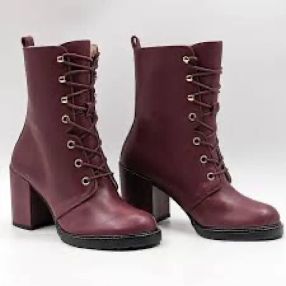 Stuart Weitzman Cranberry Leather Lace-Up Block Heel Boots Size 6.5 NWOB